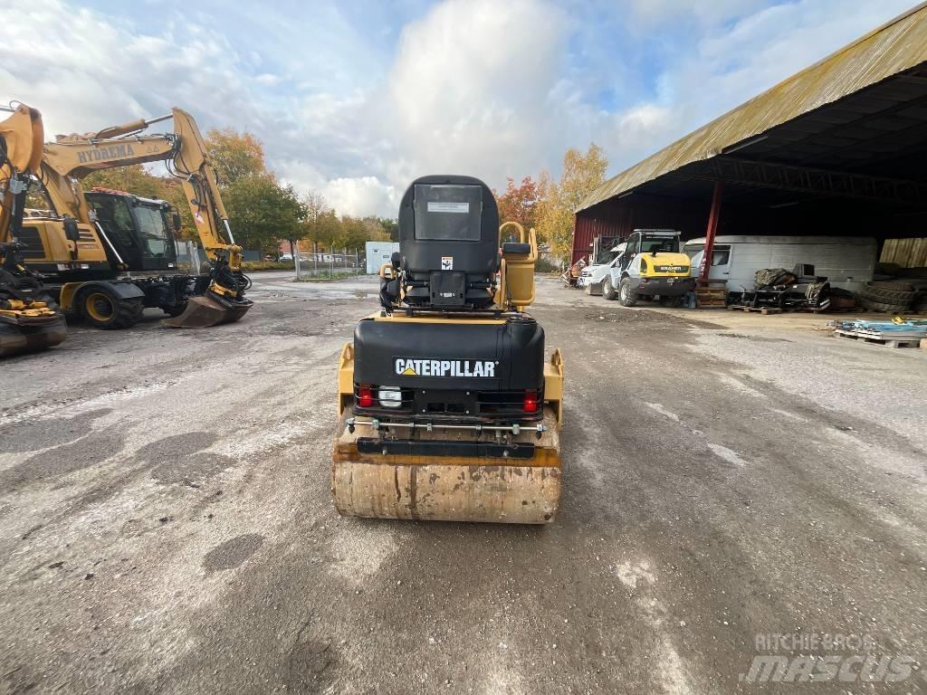 CAT CB 224E Tandemové valce
