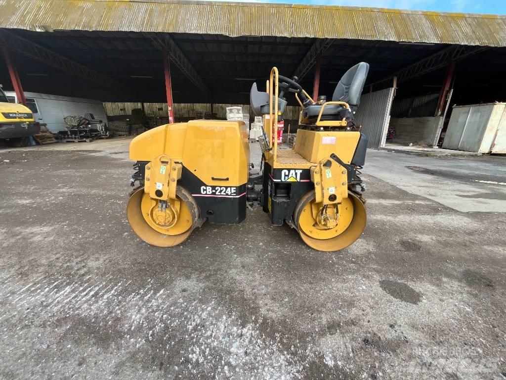 CAT CB 224E Tandemové valce