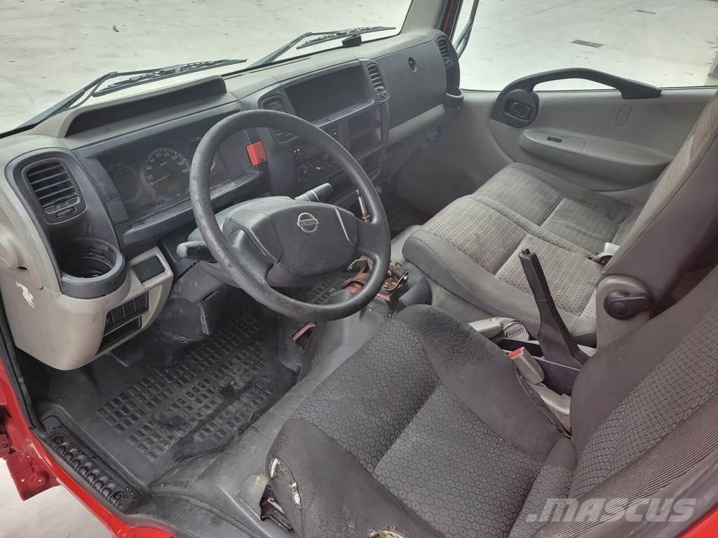 Nissan Cabstar Kabíny a interiér
