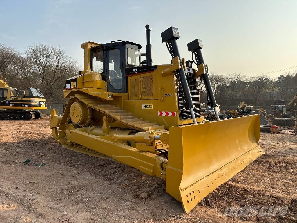 CAT D 8 R Pásové dozéry