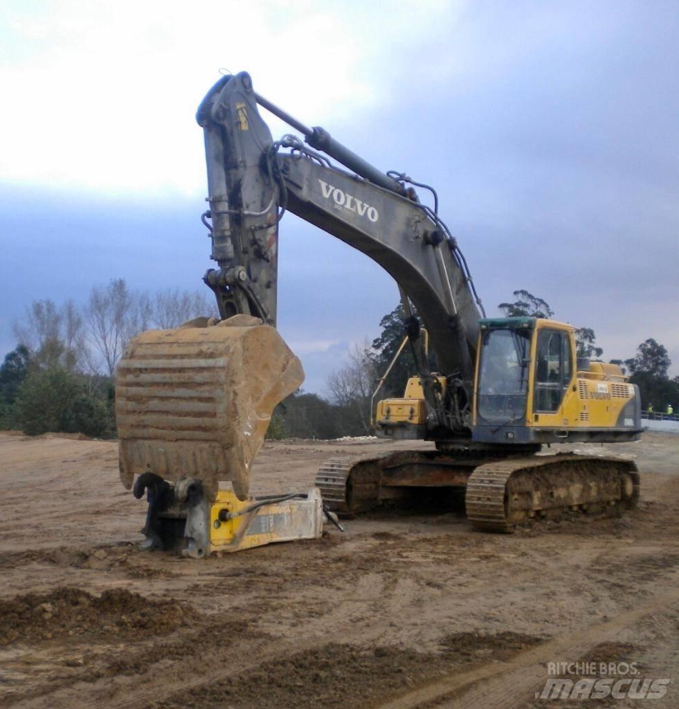 Volvo EC 460 B LC Pásové rýpadlá