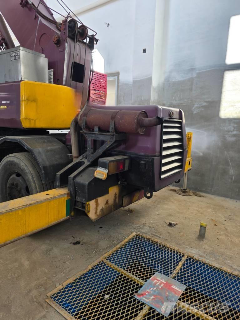 Kato MR 100 Žeriavy pre ťažký terén