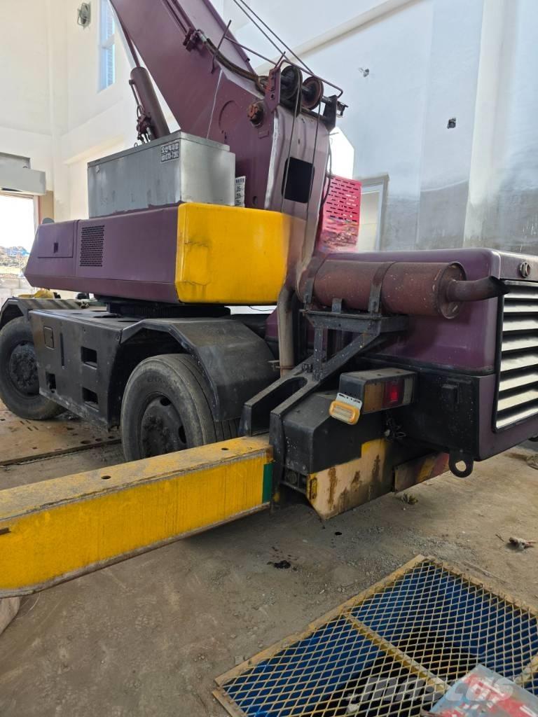 Kato MR 100 Žeriavy pre ťažký terén