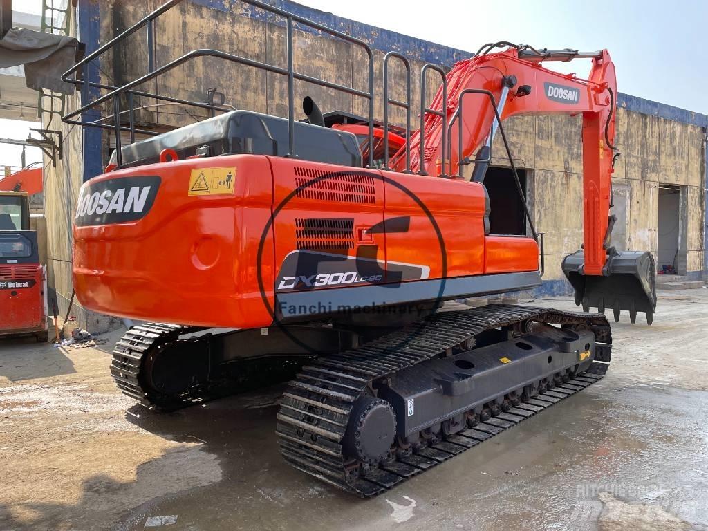 Doosan DX300 Pásové rýpadlá