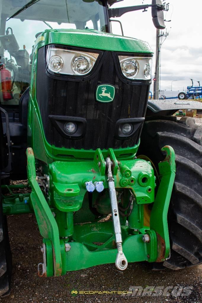 John Deere 6215 R Traktory