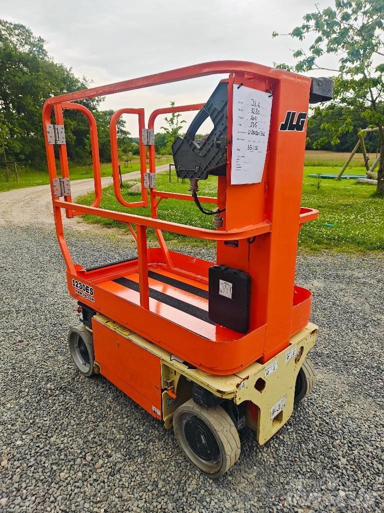 JLG 1230 ES Vertikálne stĺpové výťahy