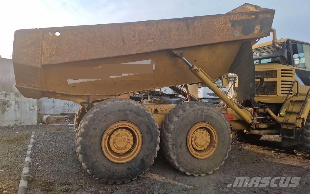 CAT 730 Kĺbové nákladné autá