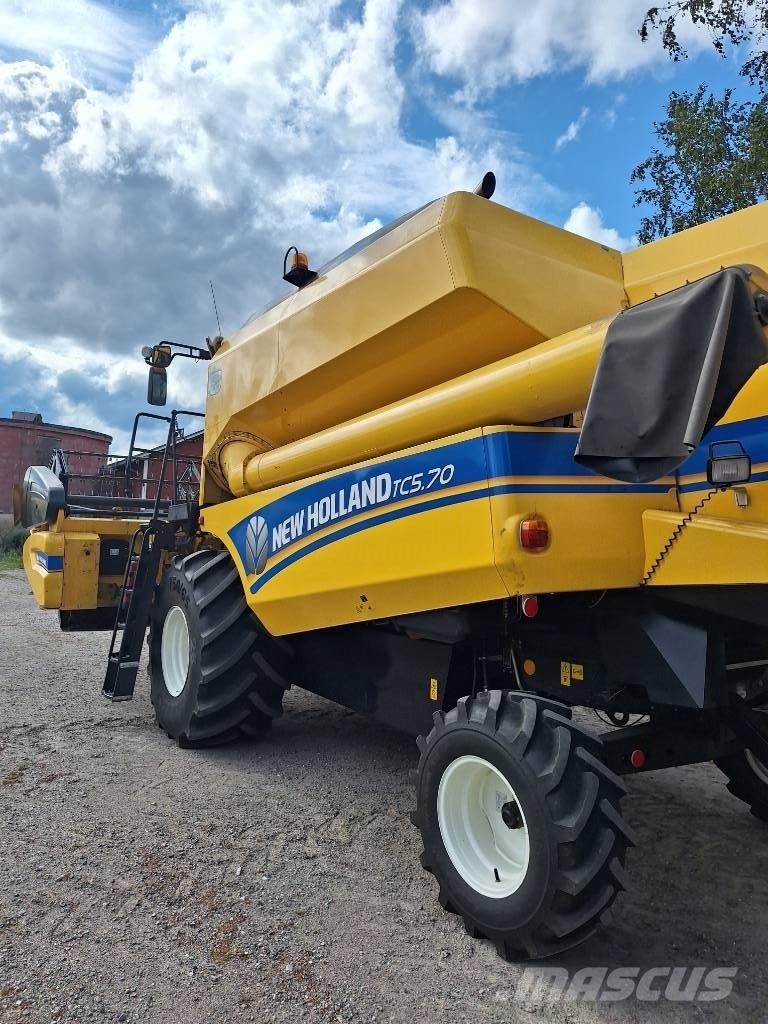 New Holland TC 5.70 Kombinované zberacie stroje