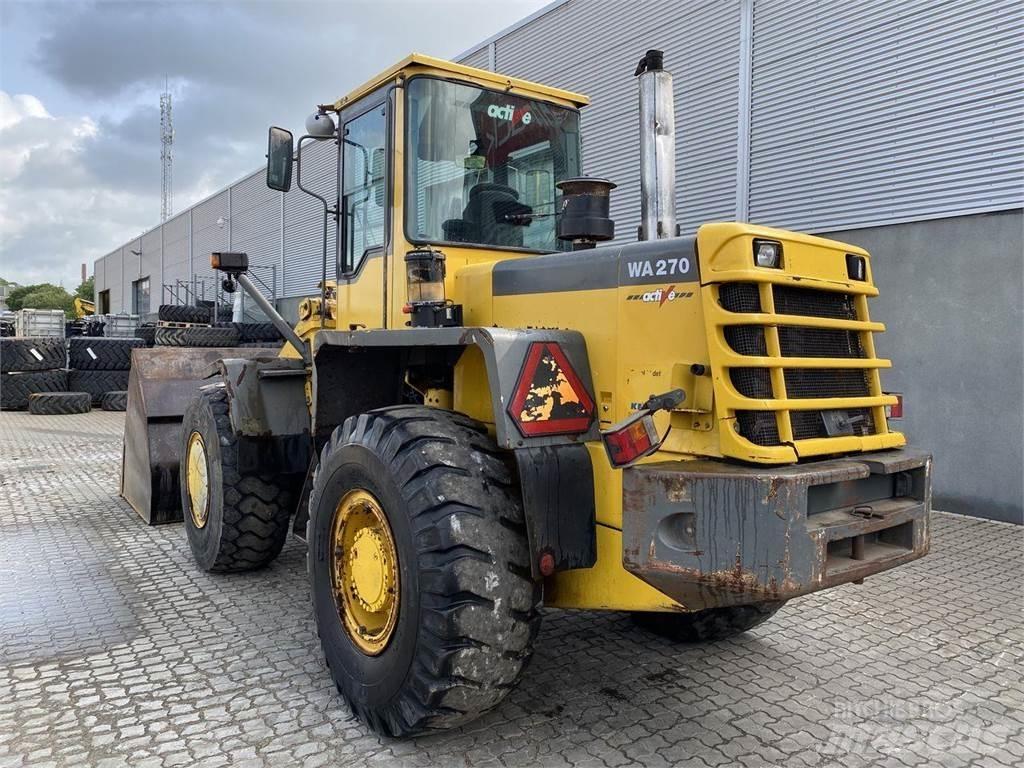 Komatsu WA270-3 Kolesové nakladače