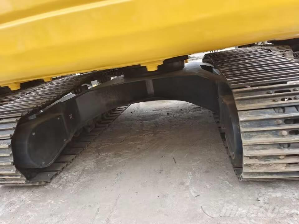 Komatsu PC 200 Pásové rýpadlá