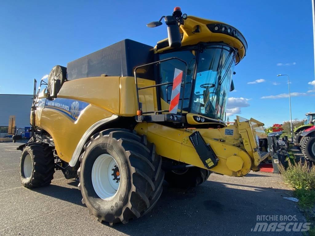 New Holland CX 8.90 Kombinované zberacie stroje