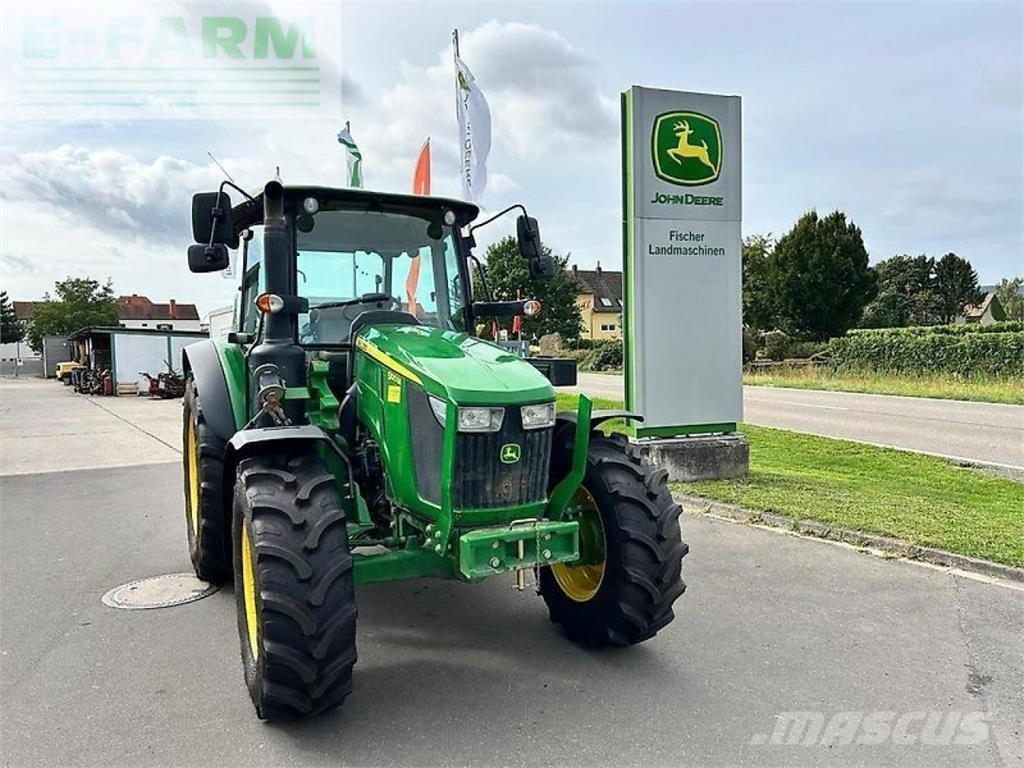 John Deere 5100m Traktory