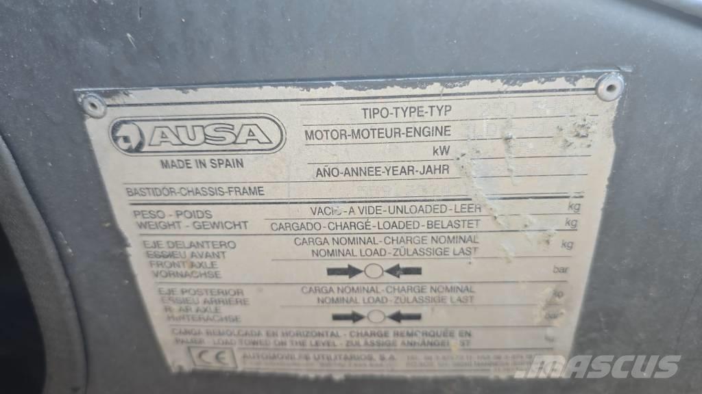 Ausa D 250 Stavebné sklápače