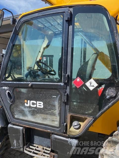 JCB 535-125 Teleskopické manipulátory