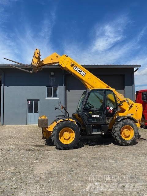 JCB 535-125 Teleskopické manipulátory