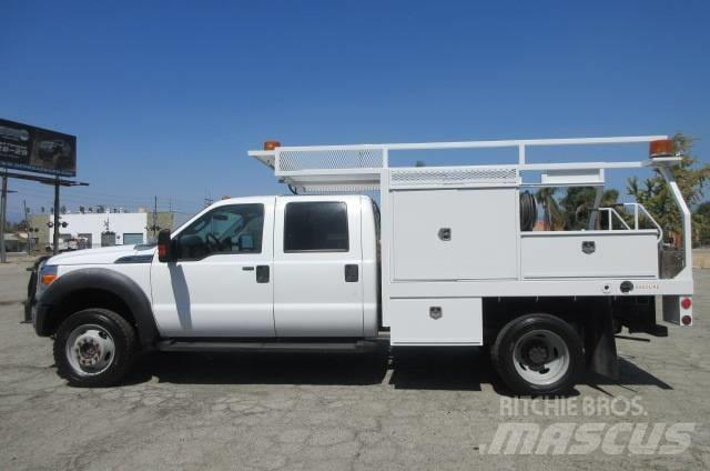 Ford F 550 Plošinové nákladné automobily/nákladné automobily so sklápacími bočnicami