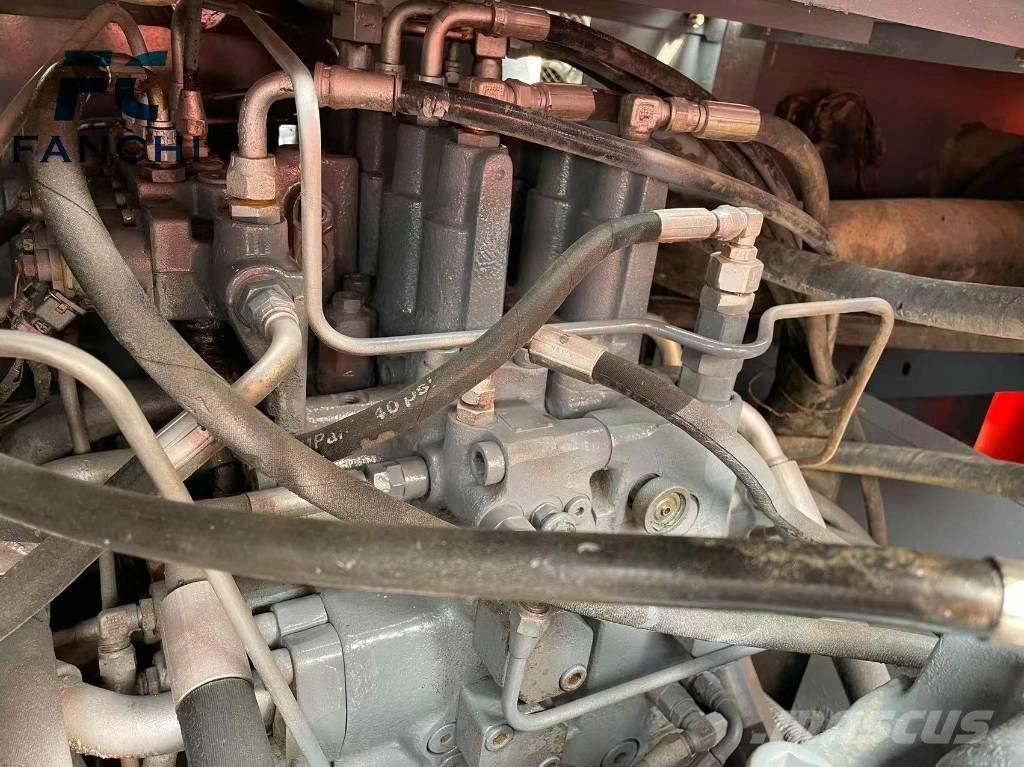 Hitachi EX 200 LC-5 Pásové rýpadlá