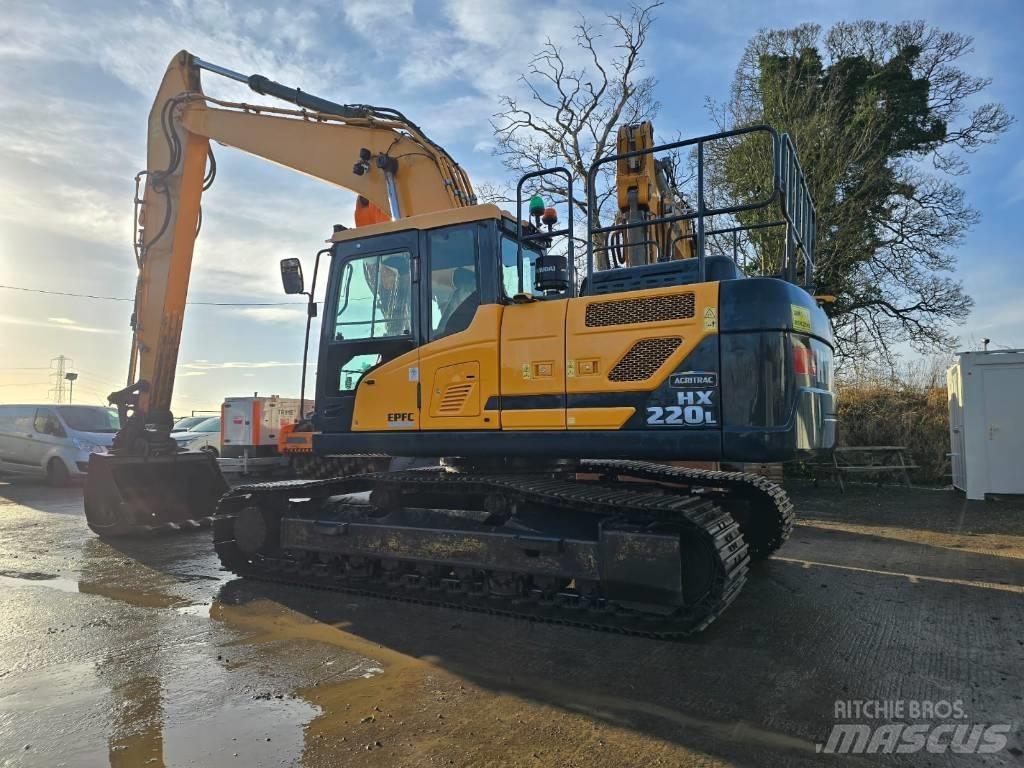 Hyundai HX220L Pásové rýpadlá