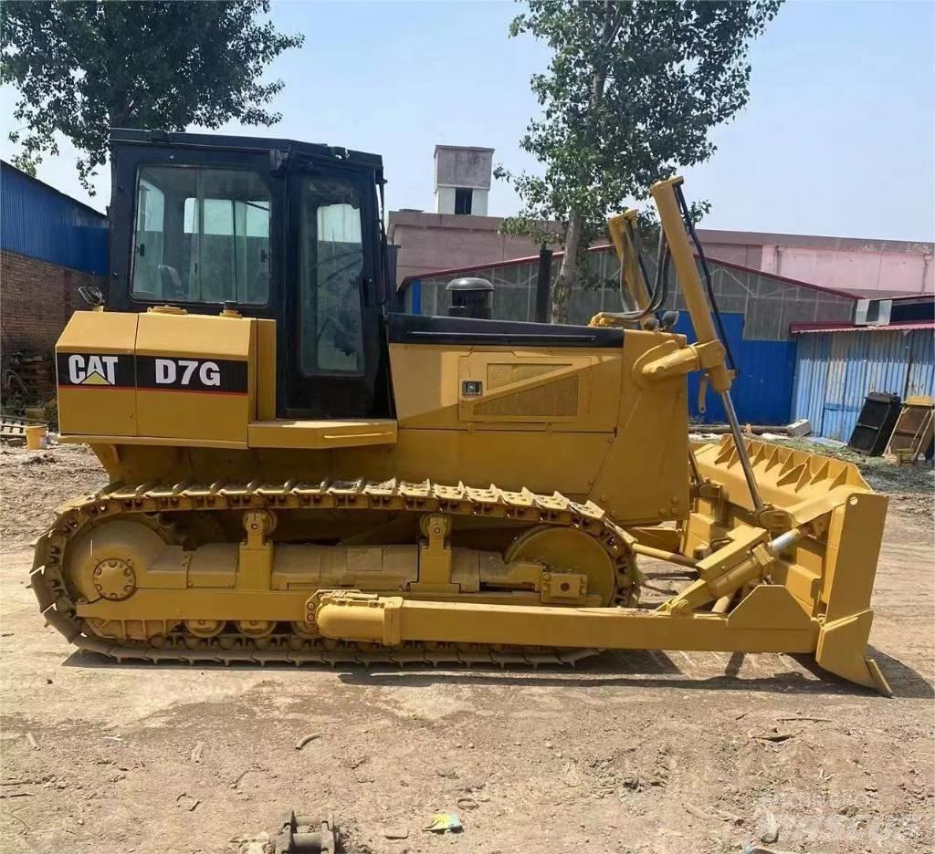 CAT D 7 G Pásové dozéry