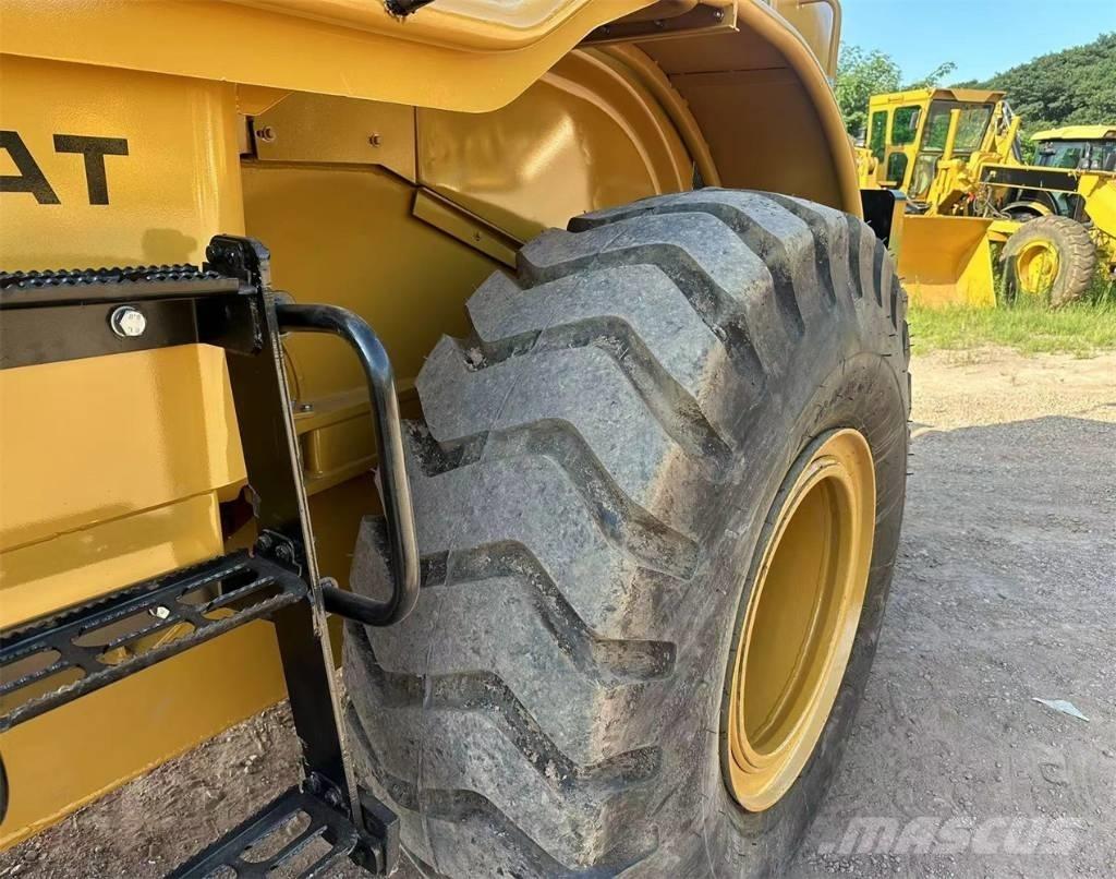 CAT 966H Kolesové nakladače
