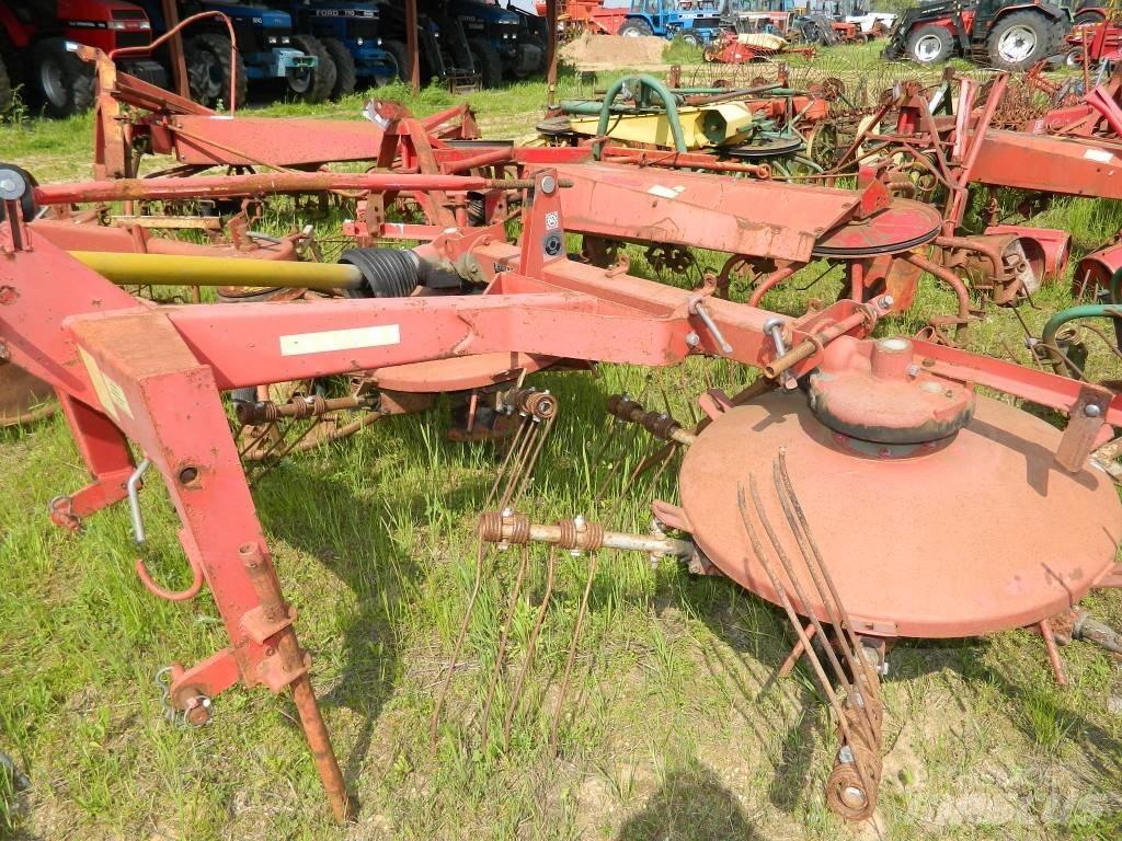 Stoll UM 400 Obracače a zhrabovače sena