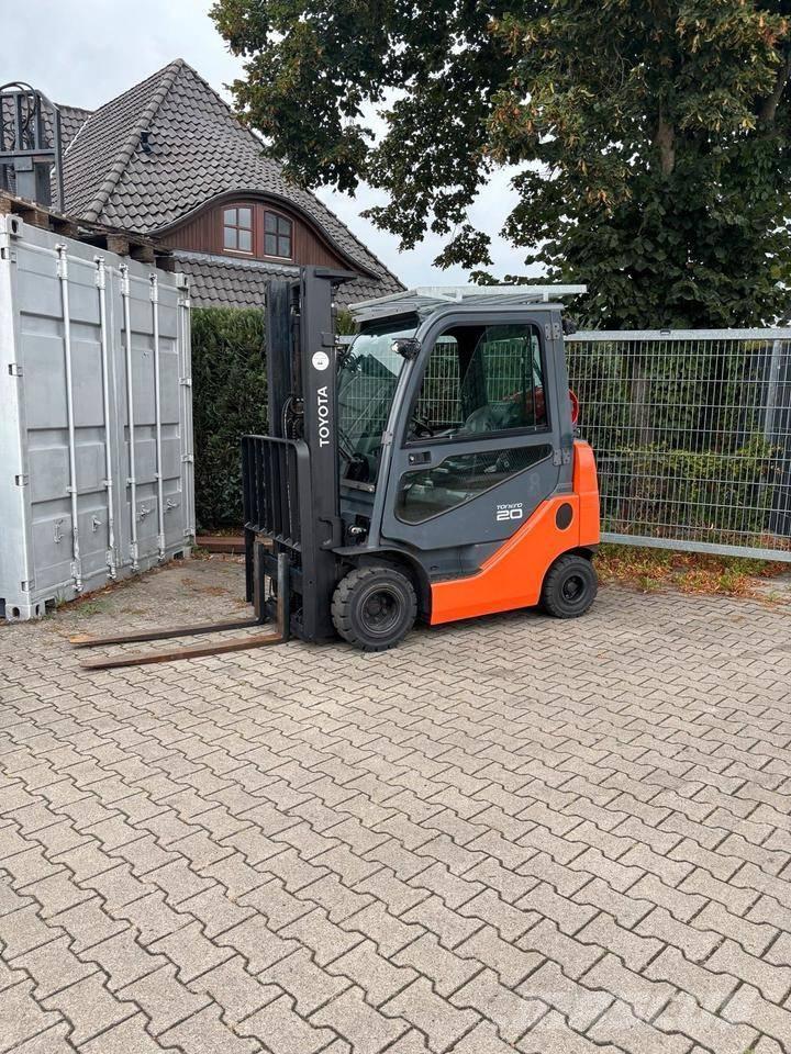 Toyota 8 FGKF 20 LPG vozíky