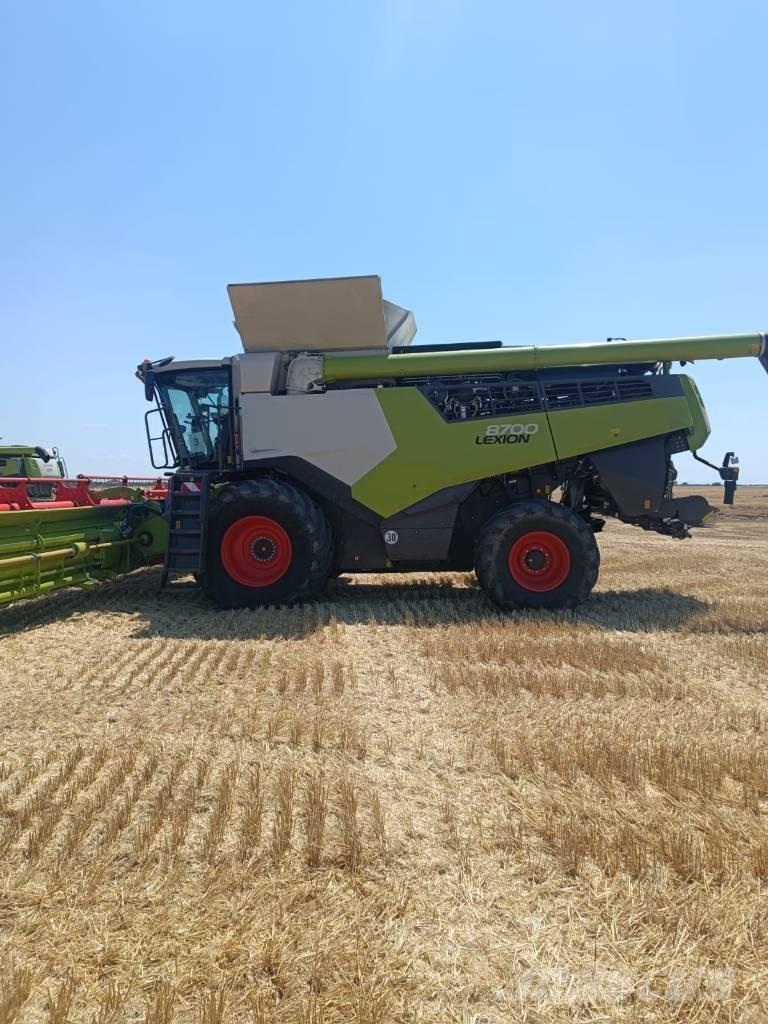 CLAAS Lexion 8700 Kombinované zberacie stroje