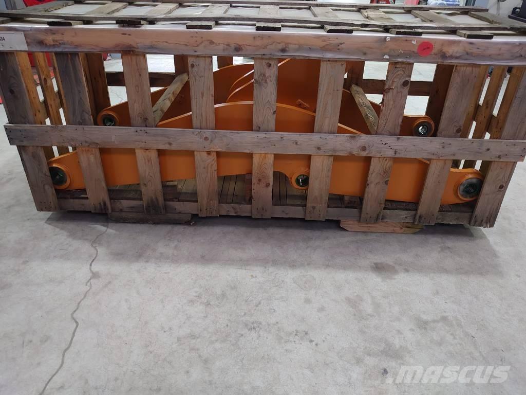 CASE 821G Výložníky a lyžice