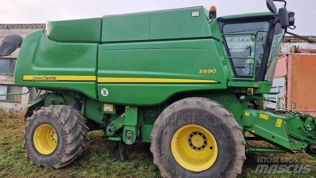 John Deere S 690 Kombinované zberacie stroje