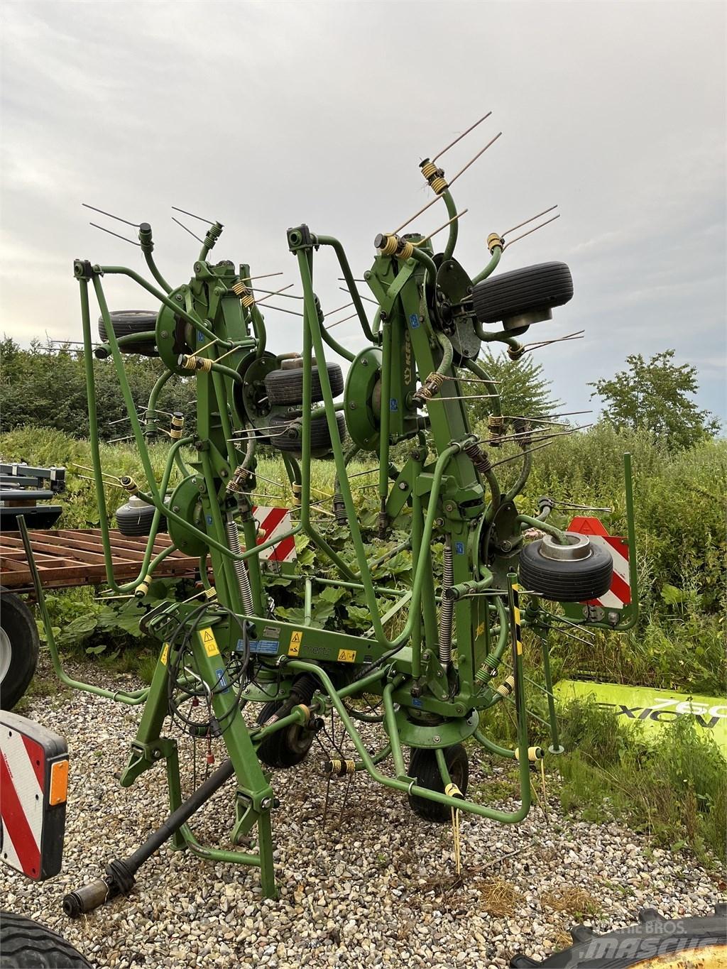 Krone KW 8.82/8 Obracače a zhrabovače sena