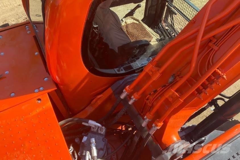 Doosan DX225 Pásové rýpadlá