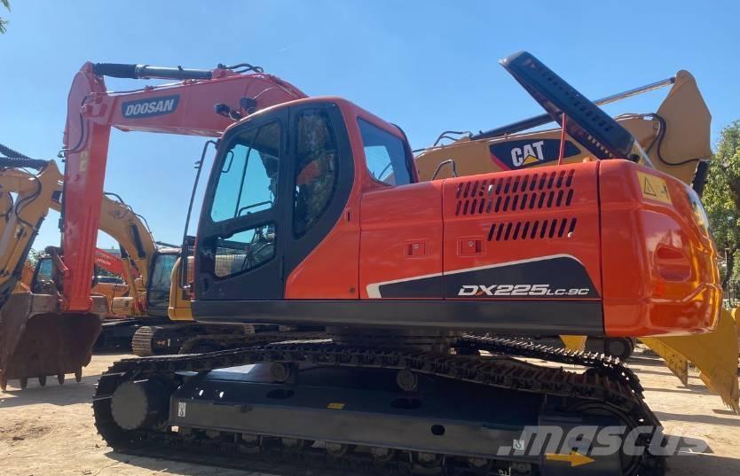 Doosan DX225 Pásové rýpadlá