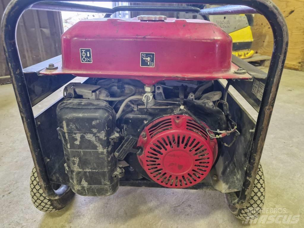 Honda ECMT7000F Benzínové generátory