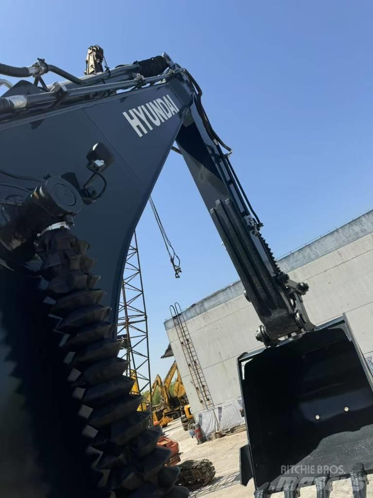 Hyundai R220LC-9S Pásové rýpadlá