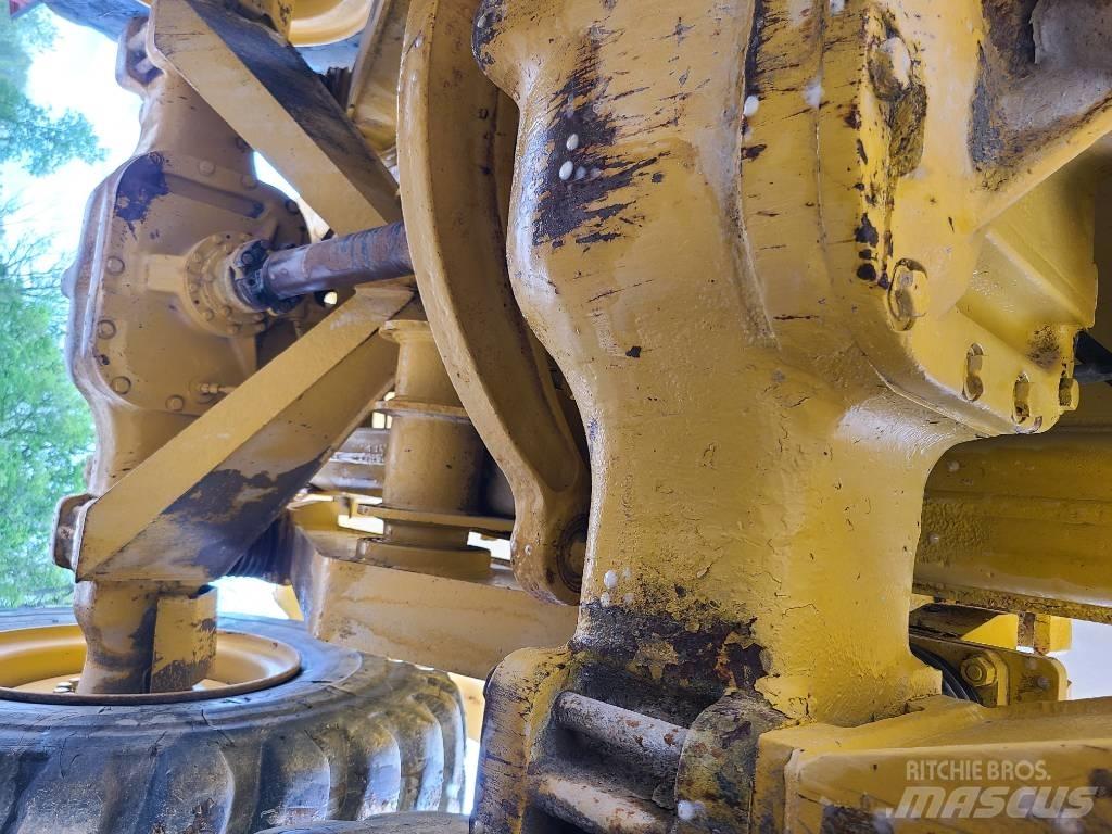 CAT 725 Kĺbové nákladné autá