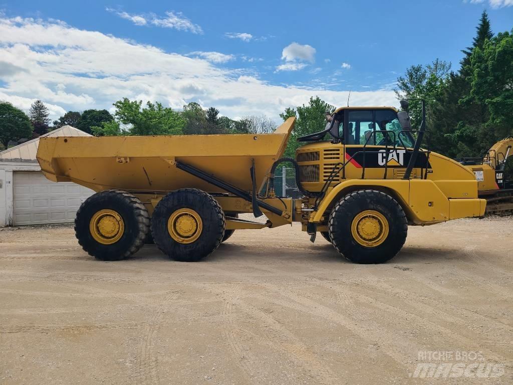 CAT 725 Kĺbové nákladné autá