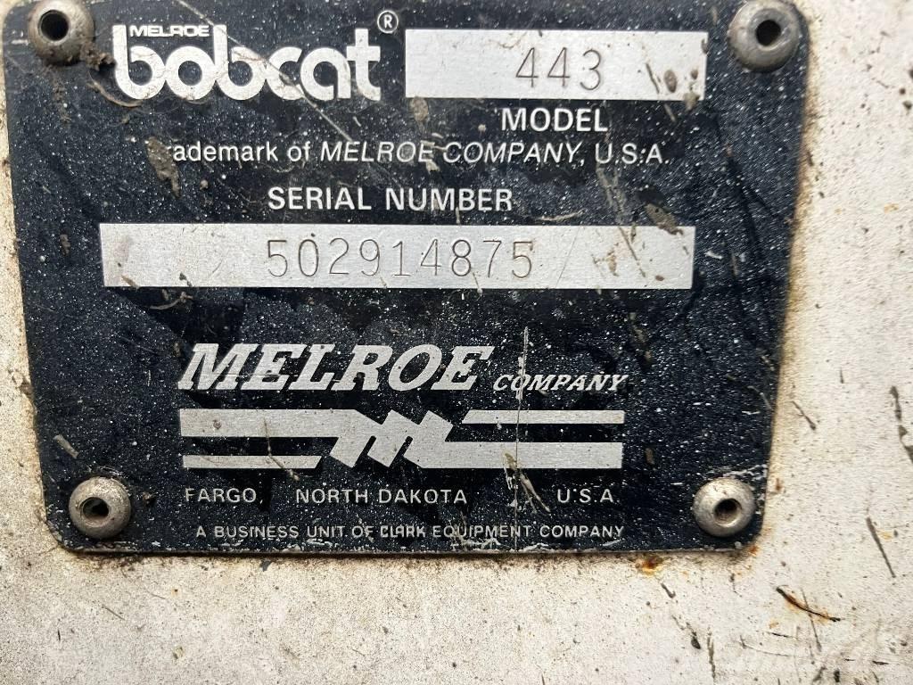 Bobcat 443      V-4129 Čelné nakladače a rýpadlá