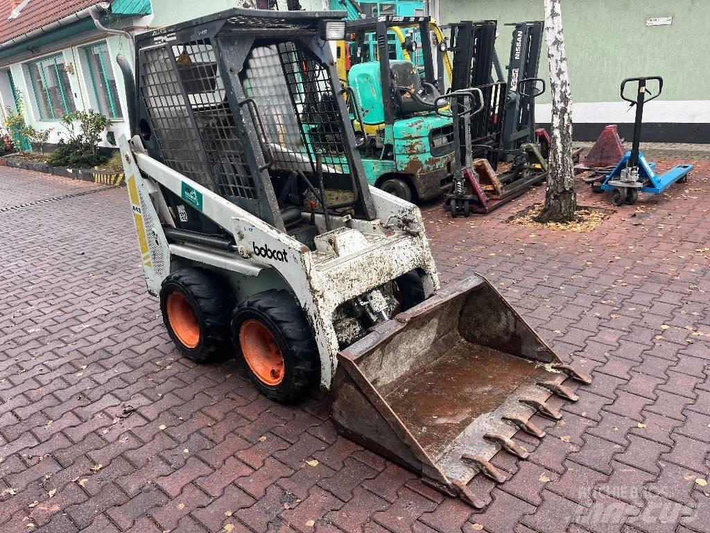 Bobcat 443      V-4129 Čelné nakladače a rýpadlá