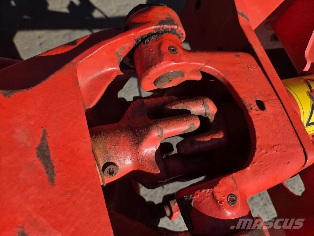 Kuhn GF 7601 MHO Obracače a zhrabovače sena