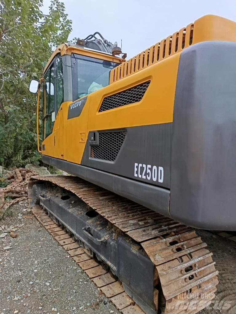 Volvo EC 250 Pásové rýpadlá