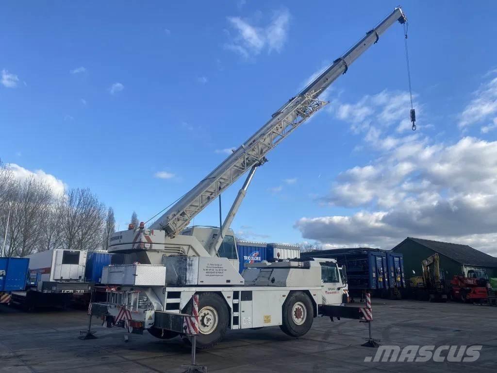 Liebherr LTM1030 Univerzálne terénne žeriavy