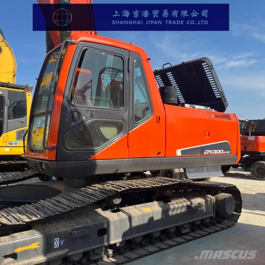 Doosan DX 300 Pásové rýpadlá