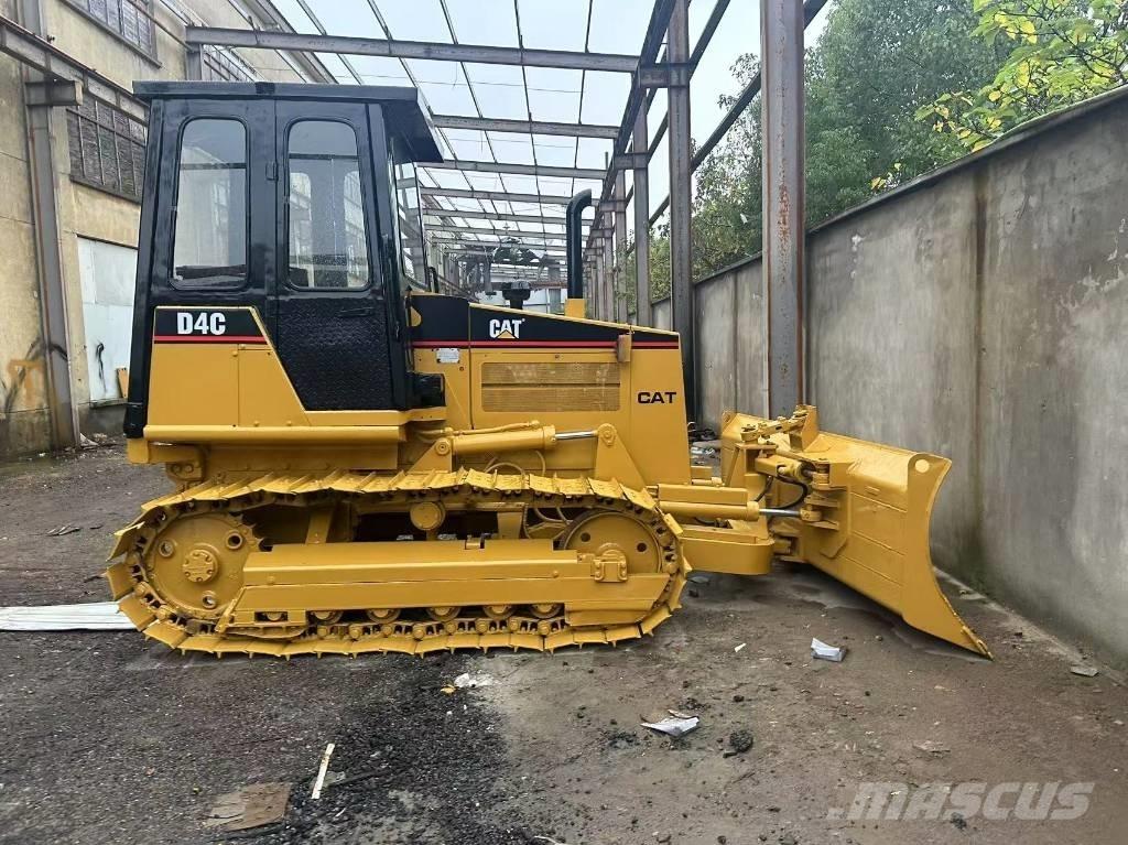 CAT D 4 C Pásové dozéry