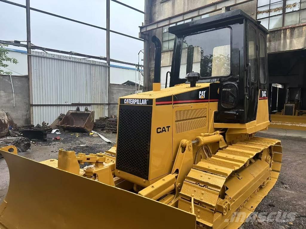 CAT D 4 C Pásové dozéry
