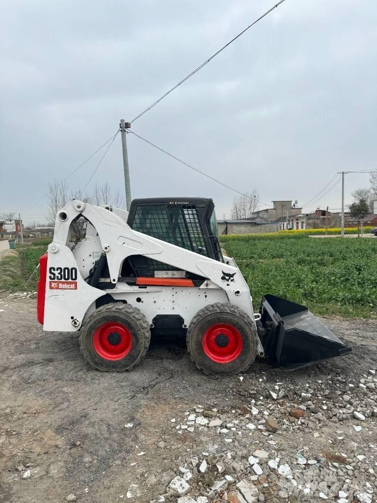Bobcat S 300 Šmykom riadené nakladače