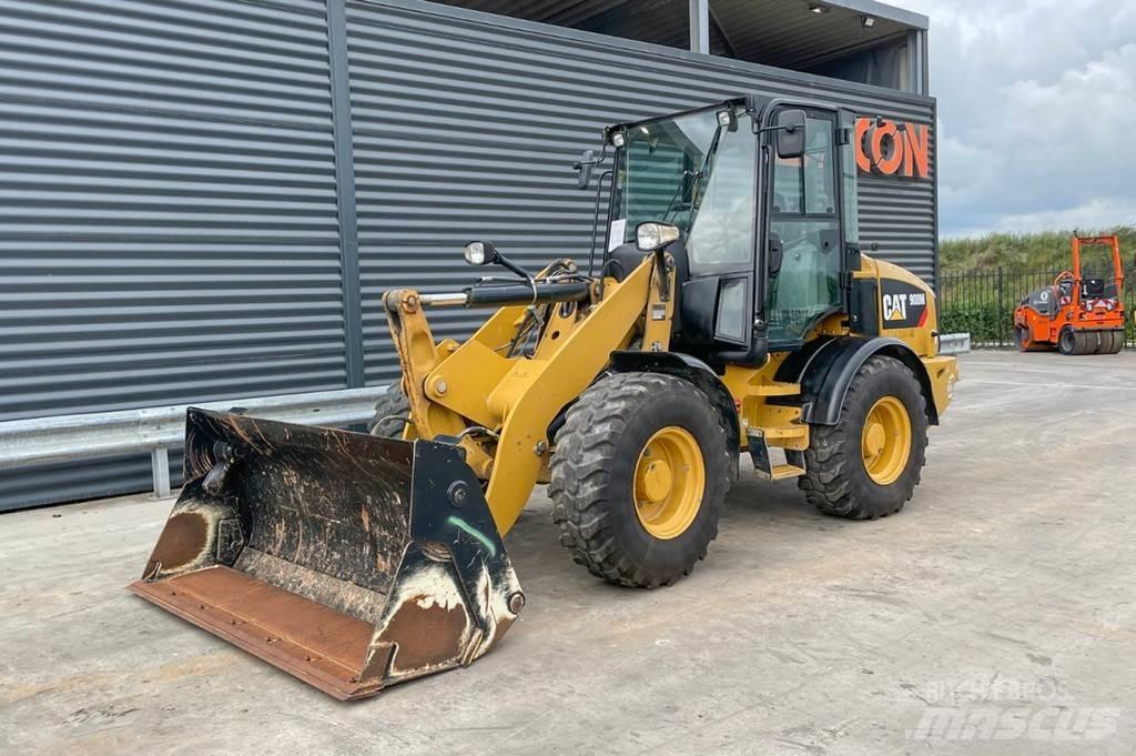 CAT 908M Kolesové nakladače