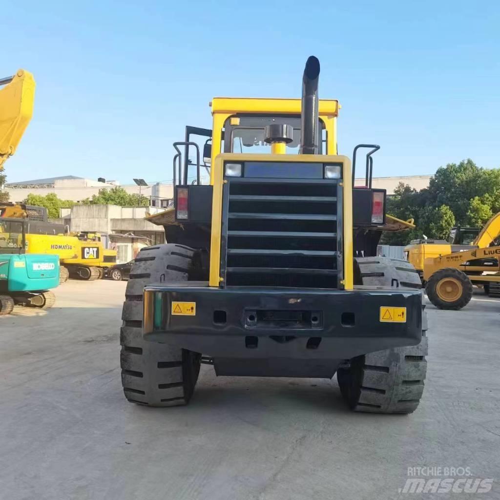 Komatsu WA 320-5 Kolesové nakladače