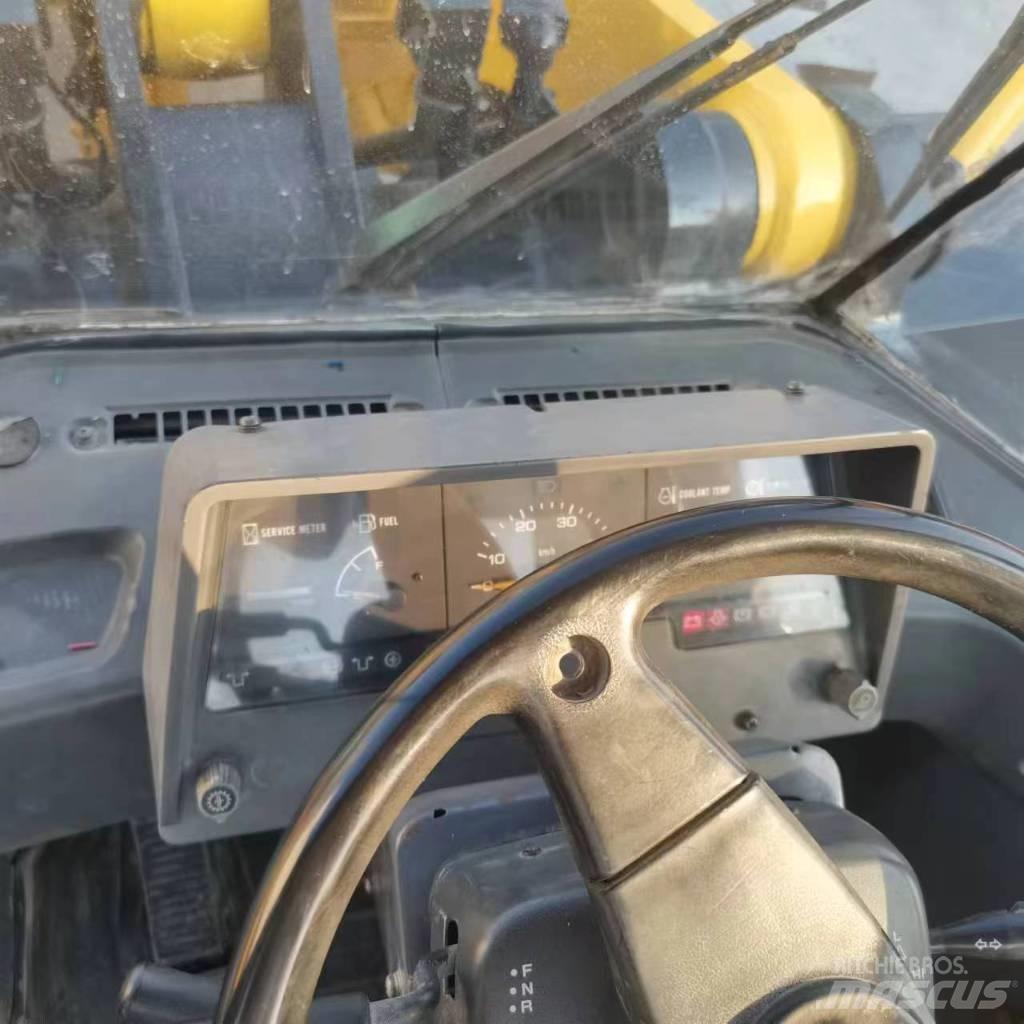Komatsu WA 320-5 Kolesové nakladače