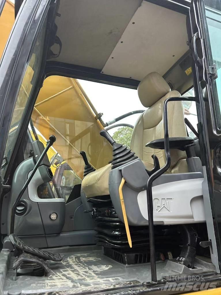 CAT 320 D Pásové rýpadlá