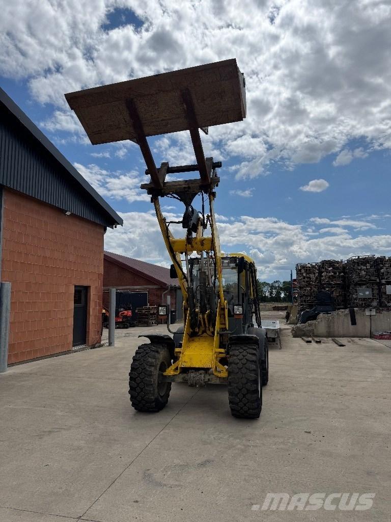 Wacker Neuson WL 44 Kolesové nakladače